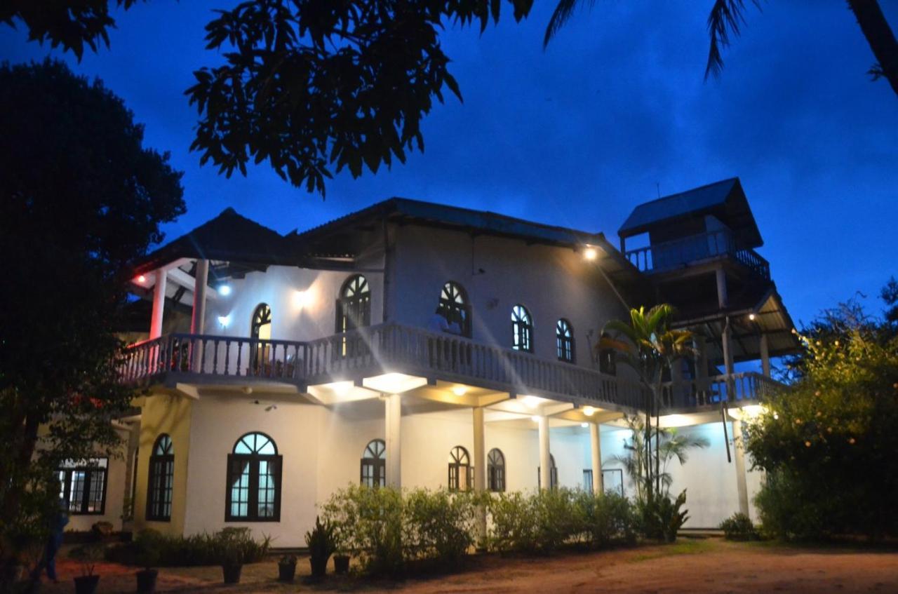 Hotel Breeta'S Garden Ginigathena Dış mekan fotoğraf