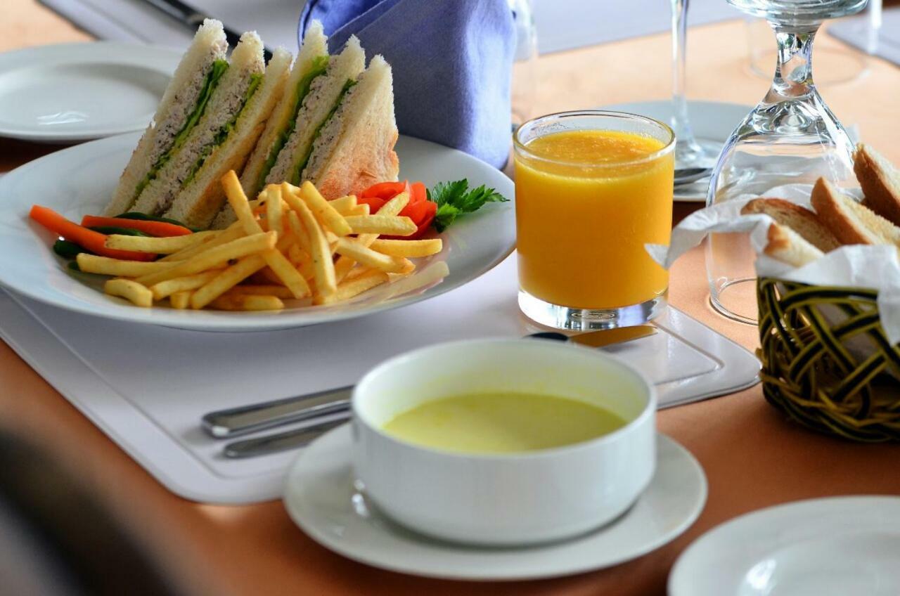 Hotel Breeta'S Garden Ginigathena Dış mekan fotoğraf